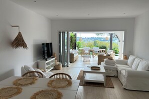 Smart TV - Attractive holiday home with pool (Marbella)