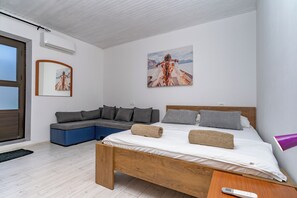 1 bedroom, iron/ironing board, WiFi, bed sheets