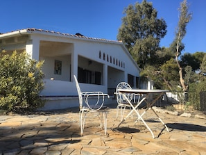 Outdoor dining - Seafront house on large property (pet friendly) (Cala Panizo)