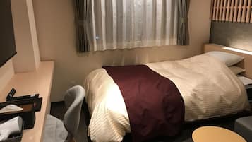 1 bedroom, desk, bed sheets