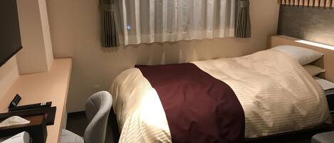 1 chambre, bureau, draps fournis