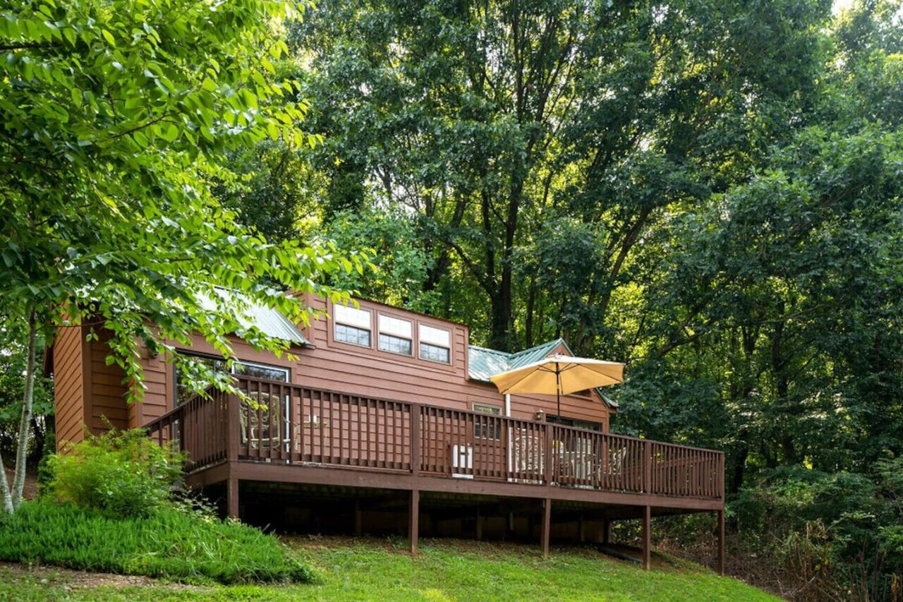 Balsam Cabin – Cozy Retreat with Loft and Stunning Views