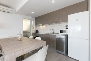 Fridge, microwave, oven, dishwasher