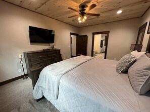 4 bedrooms, iron/ironing board, free WiFi, bed sheets