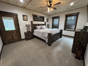 4 bedrooms, iron/ironing board, free WiFi, bed sheets