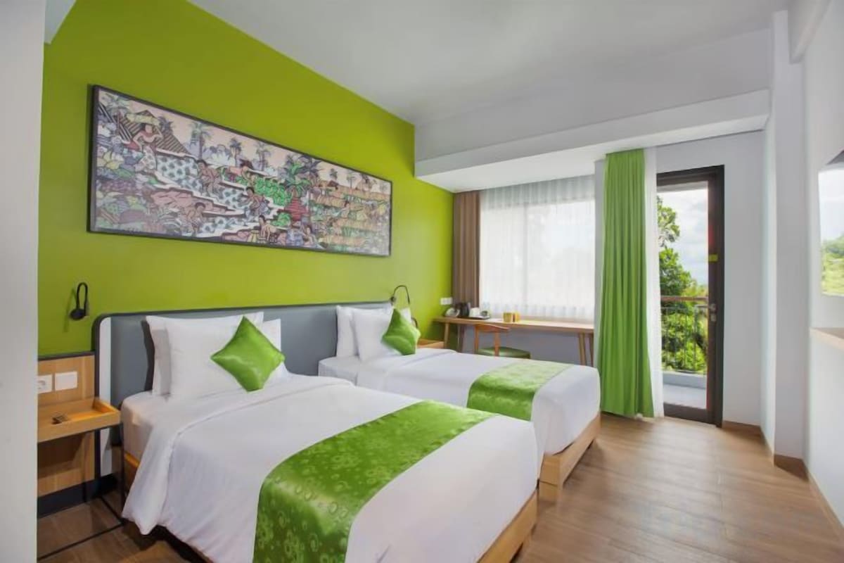Desk, laptop workspace, free WiFi, bed sheets