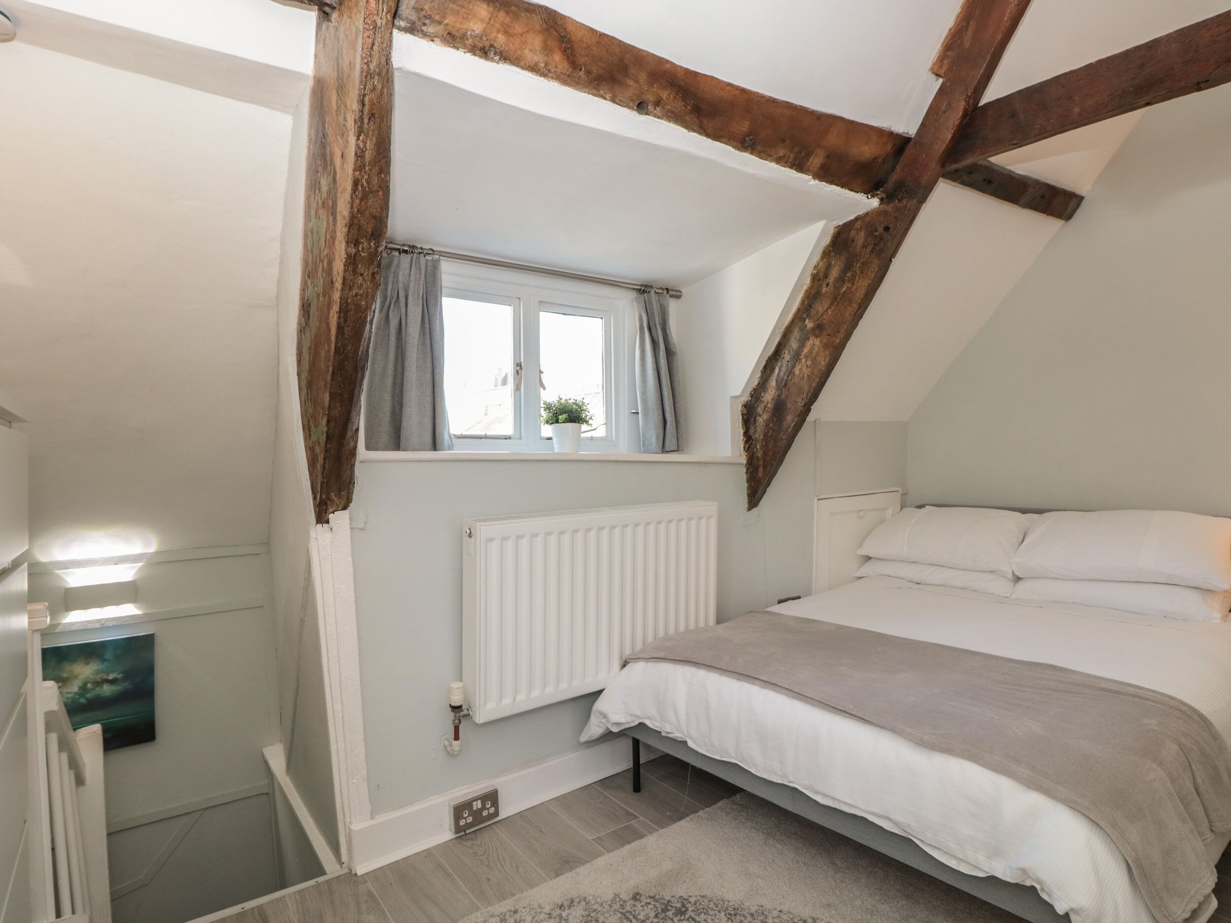 2 bedrooms, individually decorated, individually furnished, free WiFi