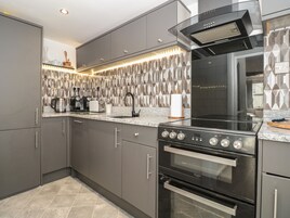 Refrigerador, lavavajillas, tetera/pava eléctrica, tostadora