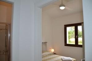 2 bedrooms, iron/ironing board, travel cot, free WiFi