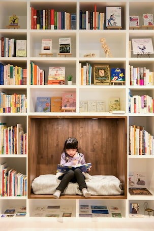 Interior. picture book hotel - picture book hotel / Nara Nara