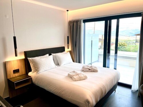 City Hill Luxury Apartments - Deluxe Apartment