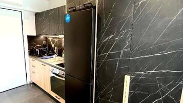 Kylskåp, ugn och spishäll