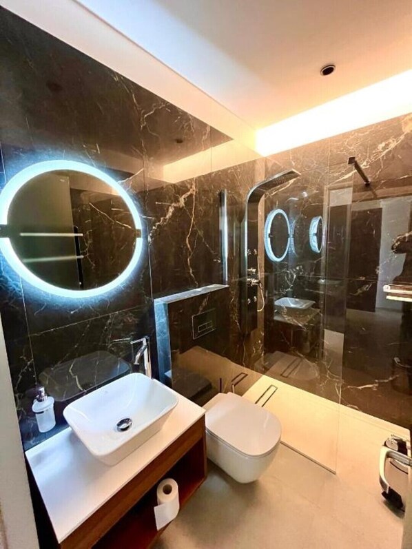 Toallas y papel de baño 