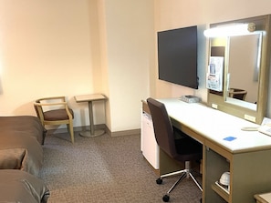 1 chambre, bureau, fer et planche à repasser, accès au Wi-Fi (inclus)