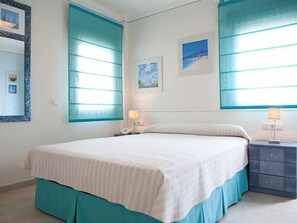 Dobbelt- eller tomannsrom – standard, delvis sjøutsikt | Sengetøy av topp kvalitet og wi-fi (inkludert)