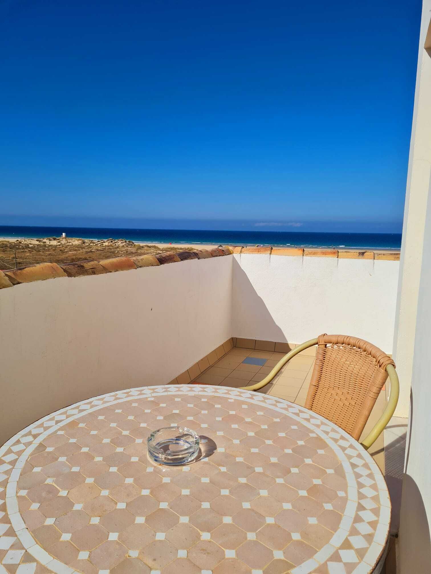 Suite estudio panorámica, 1 cama doble con sofá cama, vistas al mar | Terraza o patio