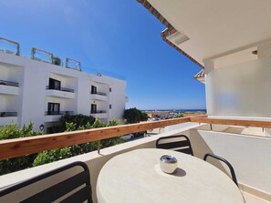 Standard Double or Twin Room, Partial Sea View | Terrace/patio - Colores de Zahara (Barbate)