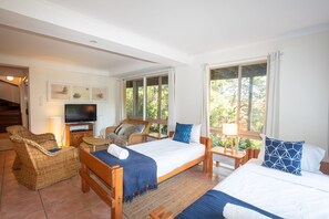 4 bedrooms, free WiFi, bed sheets