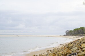 On the beach - Norm’s Place - a secluded, unique, absolute water front property at Amity Point (Amity Point)