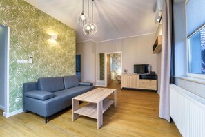 Bureau, espace de travail pour ordinateur portable, Wi-Fi gratuit