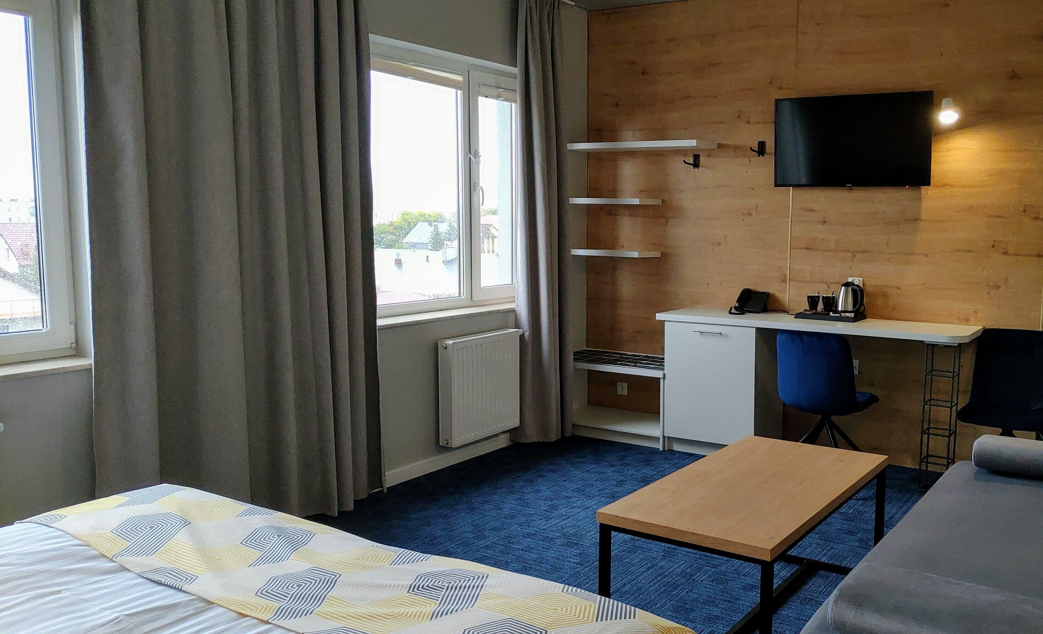 書桌、手提電腦工作空間、免費 Wi-Fi、床單