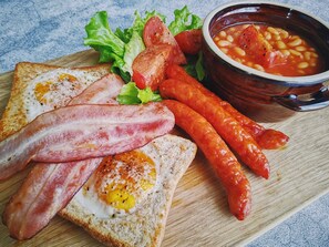 Free daily buffet breakfast  - Hotel 107 (Rumia)