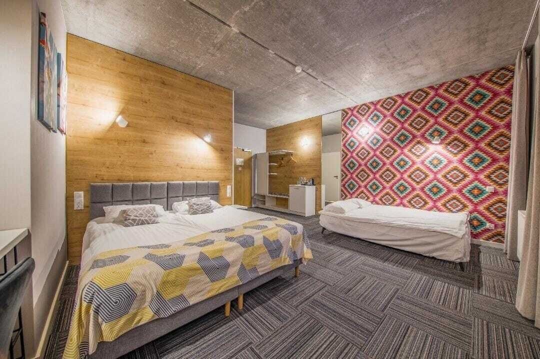 Desk, laptop workspace, free WiFi, bed sheets