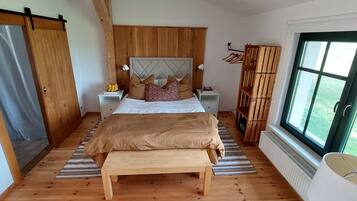 1 bedroom, in-room safe, iron/ironing board, free WiFi