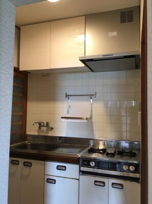 Fridge, microwave, stovetop, cookware/dishes/utensils