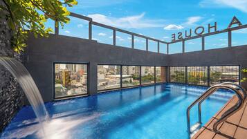 Kolam renang rooftop