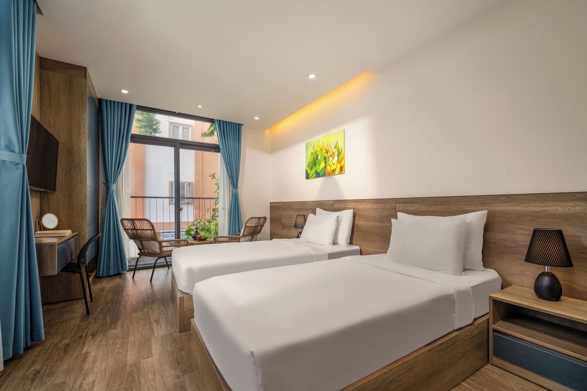 Superior Twin Room | 1 bedroom, minibar, blackout drapes, free WiFi