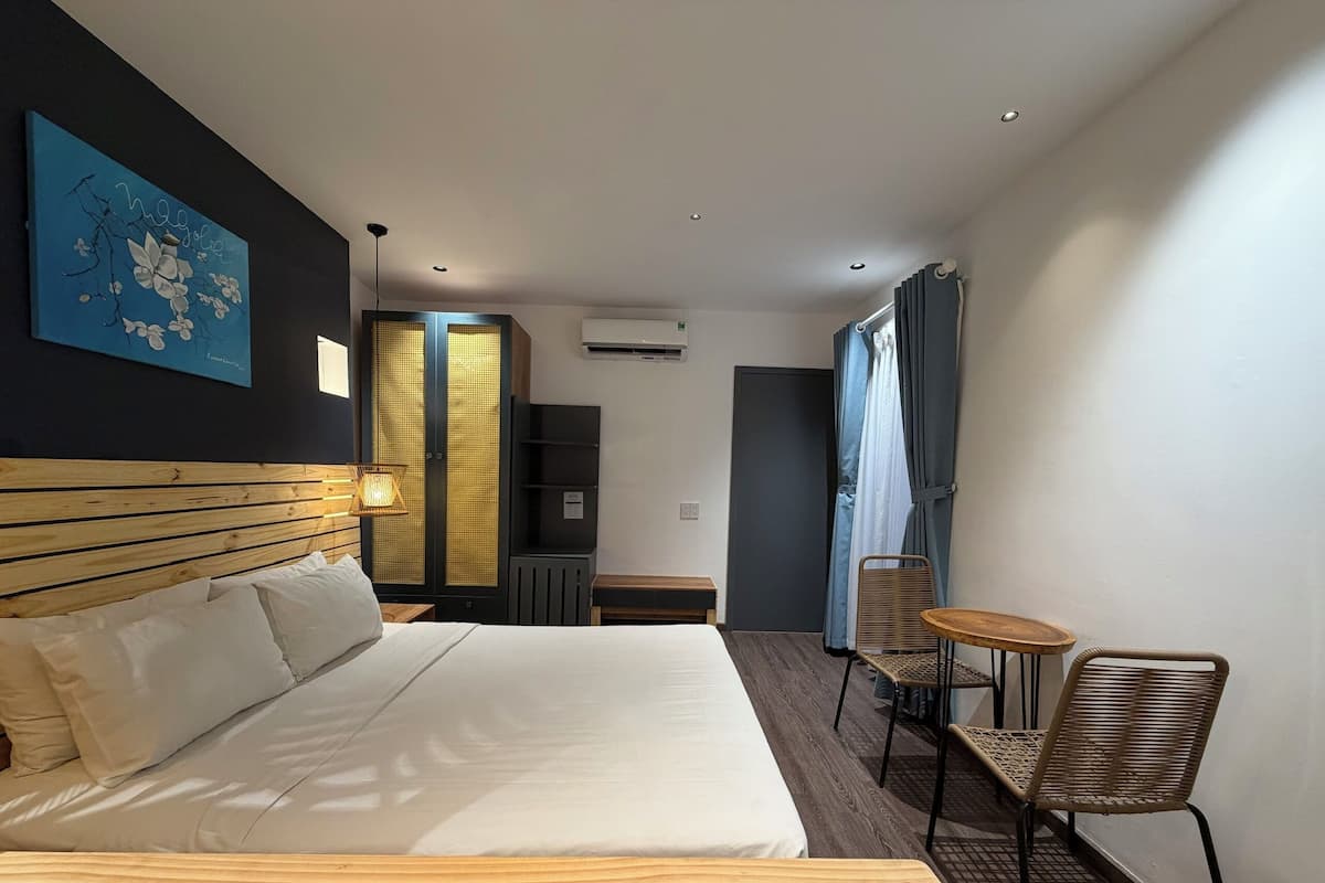 Superior One Bedroom Apartment with Balcony (Stairs Only)