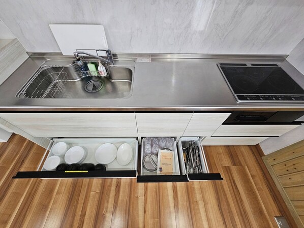 冰箱、微波炉、炉灶、电热水壶