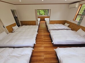 3 camere, una scrivania, Wi-Fi gratuito, lenzuola