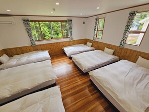 3 多间卧室、办公桌、免费 WiFi、床单