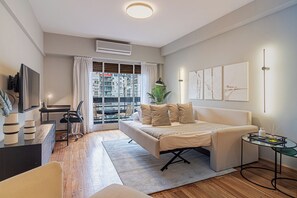 2 habitaciones, escritorio, tabla de planchar con plancha y wifi gratis 