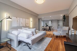 TV, offices - Renovated 2BR, 8th Floor · Las Cañitas | Balcony & Expert Hosts (Las Cañitas)