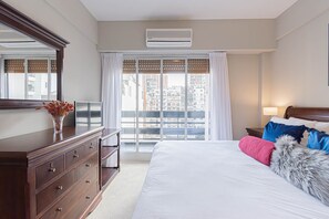 2 habitaciones, escritorio, tabla de planchar con plancha y wifi gratis 