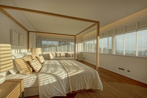 4 bedrooms, iron/ironing board, Internet, bed sheets