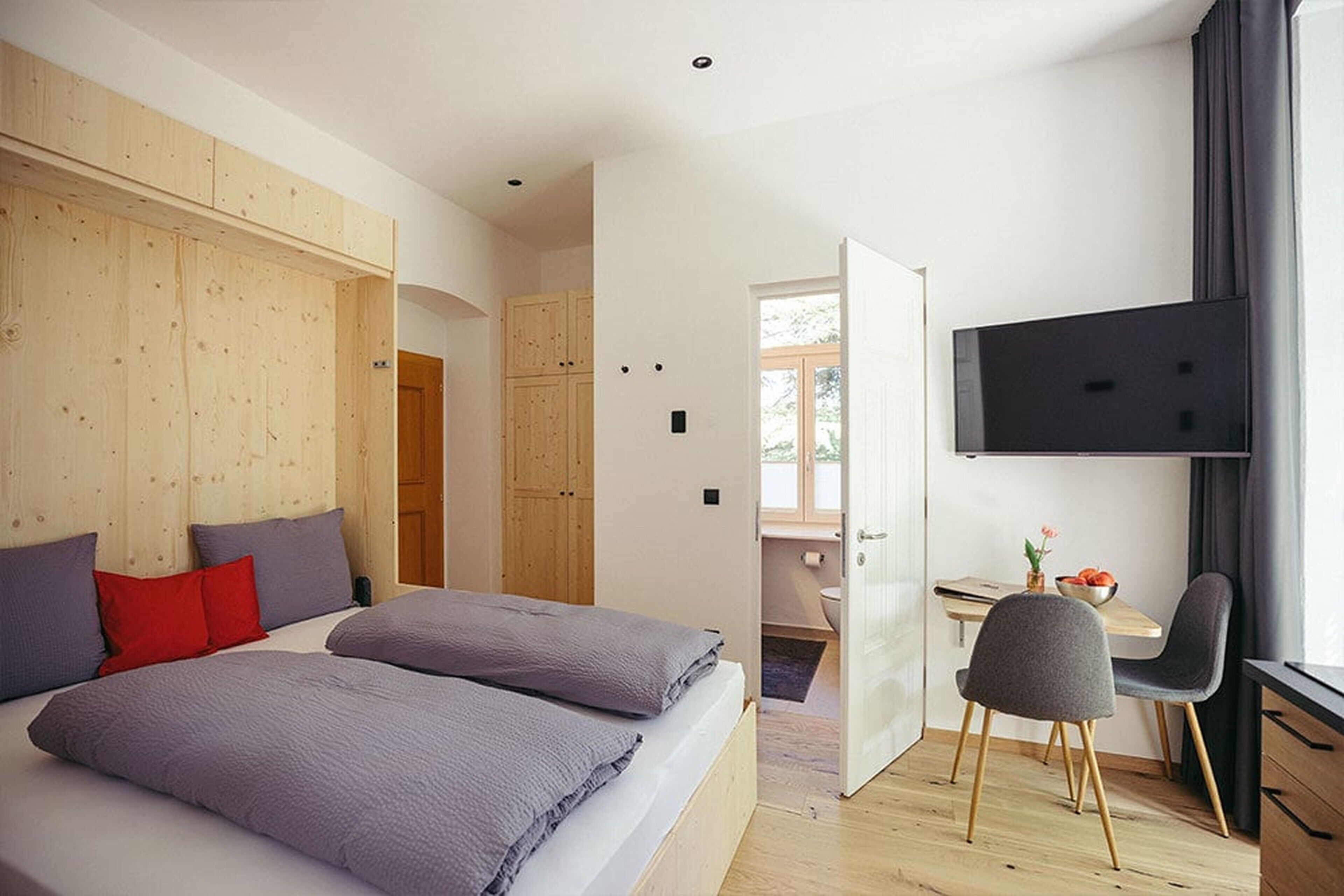 Free WiFi, bed sheets