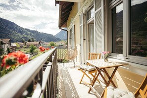Property grounds - Holiday Apartment 'Freienfeldhof Golden' with Mountain View, Shared Garden and Wi-Fi (Lagundo)