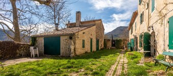 Holiday Home 'Véritable Mas Provençal À La Palud' with Private Garden and Wi-Fi
