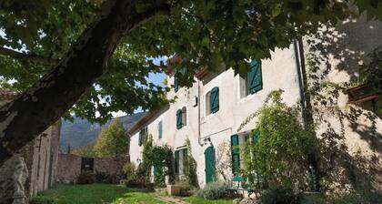 Ferienhaus 'Véritable Mas Provençal À La Palud' mit privatem Garten und WLAN