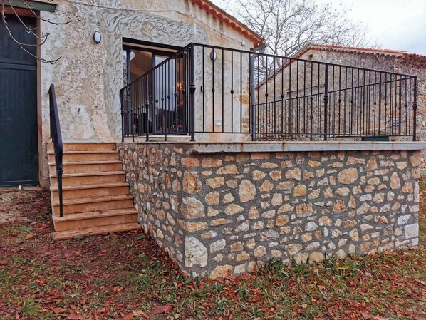 Exterior detail - La bastide de queyran (La Palud-sur-Verdon)