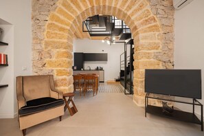 Flat-screen TV - The Garden Boutique Apartment (Palermo)