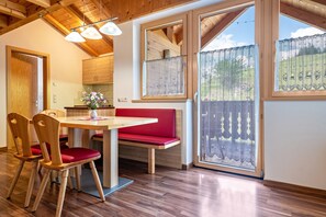Dining - Studio Apartment 'Solerhof Apt Romantik' with Mountain View, Garden & Wi-Fi (Laion)