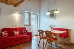 Dining - Apartment 'Solerhof Panorama' with Mountain View, Shared Garden and Wi-Fi (Laion)