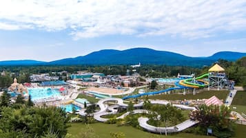 Utomhuspool och uppvÀrmd pool