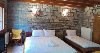 Einzimmerapartment "Tsarouxi Dorf 2" mit Bergblick, privater Terrasse und WLAN