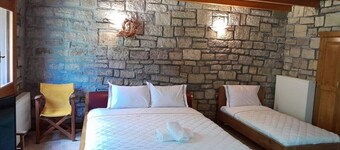 Studio Apartment "Tsarouxi Village 2" with Mountain View, Private Terrace & Wi-Fi